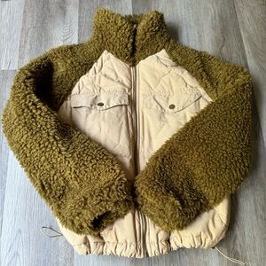 Universal thread jacket with puff sleeves